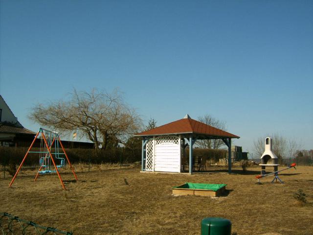 Kinderspielplatz,Pavillion und Grill